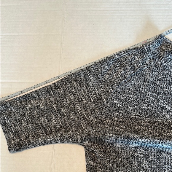 Gymshark Black and White Knit Top.  Medium - Picture 4 of 6